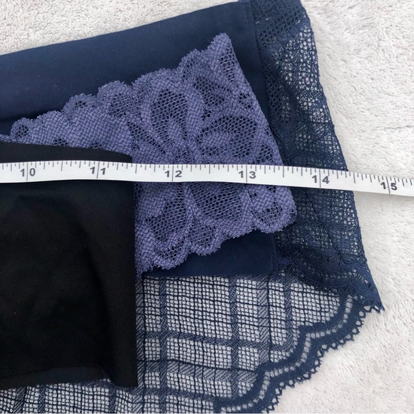New Victoria’s Secret Thongs Panties size M Lace Three Pairs - Picture 5 of 7